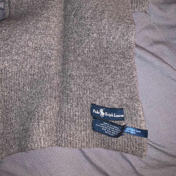 ❌(SOLD ELSEWHERE)❌
Polo Waffle Cashmere Wool Scarf In Light Grey⚪️ - Picture 5 of 5